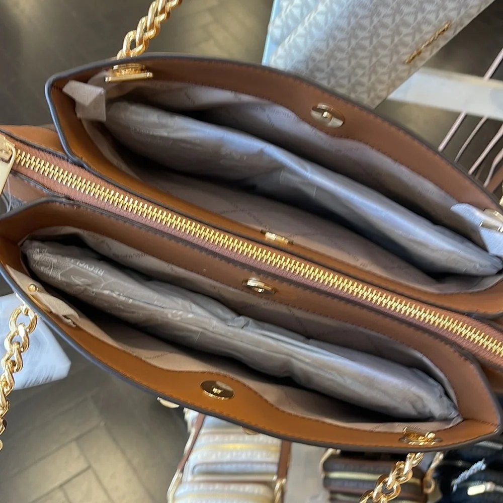 Michael Kors Whitney Medium Signature Logo Tote Shoulder Bag
Brown 
NWT - Picture 14 of 16